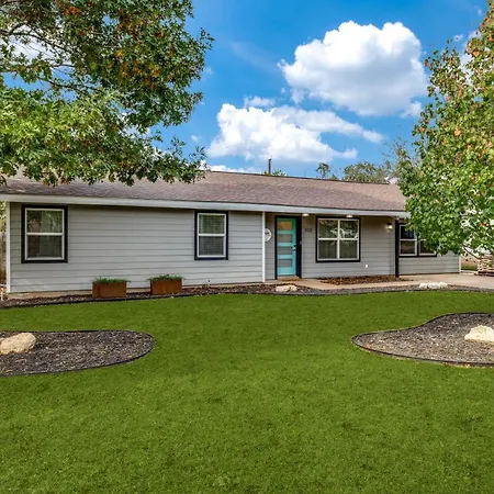 Cozy 4 Bedroom Home Blocks To Main Street And Wineries Fredericksburg Exterior photo