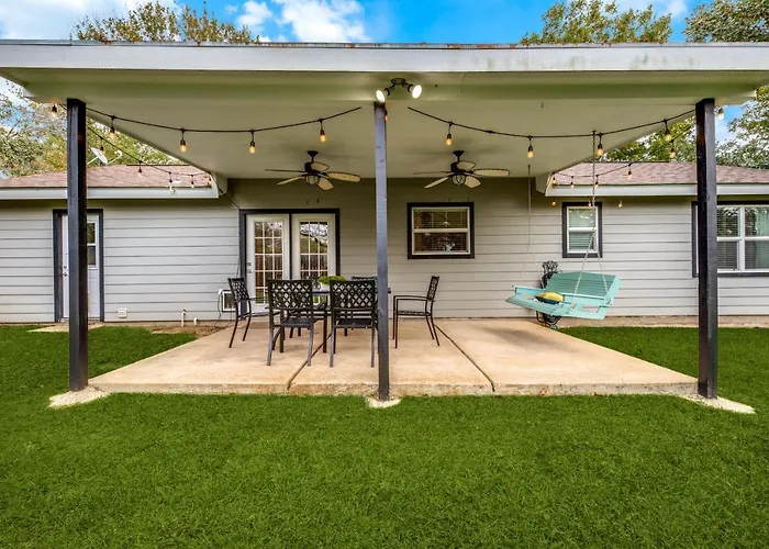 Cozy 4 Bedroom Home Blocks To Main Street And Wineries