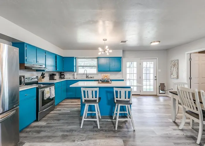 Cozy 4 Bedroom Home Blocks To Main Street And Wineries