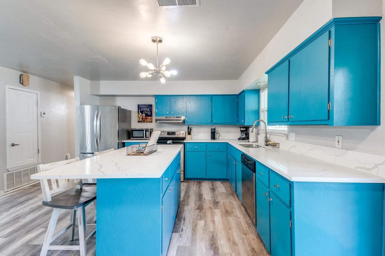 Holiday home Cozy 4 Bedroom Blocks To Main Street And Wineries *