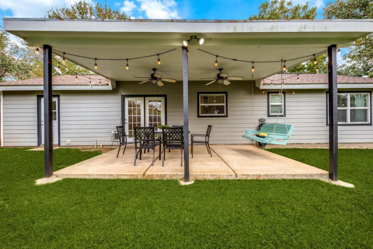 Cozy 4 Bedroom Blocks To Main Street And Wineries Holiday home