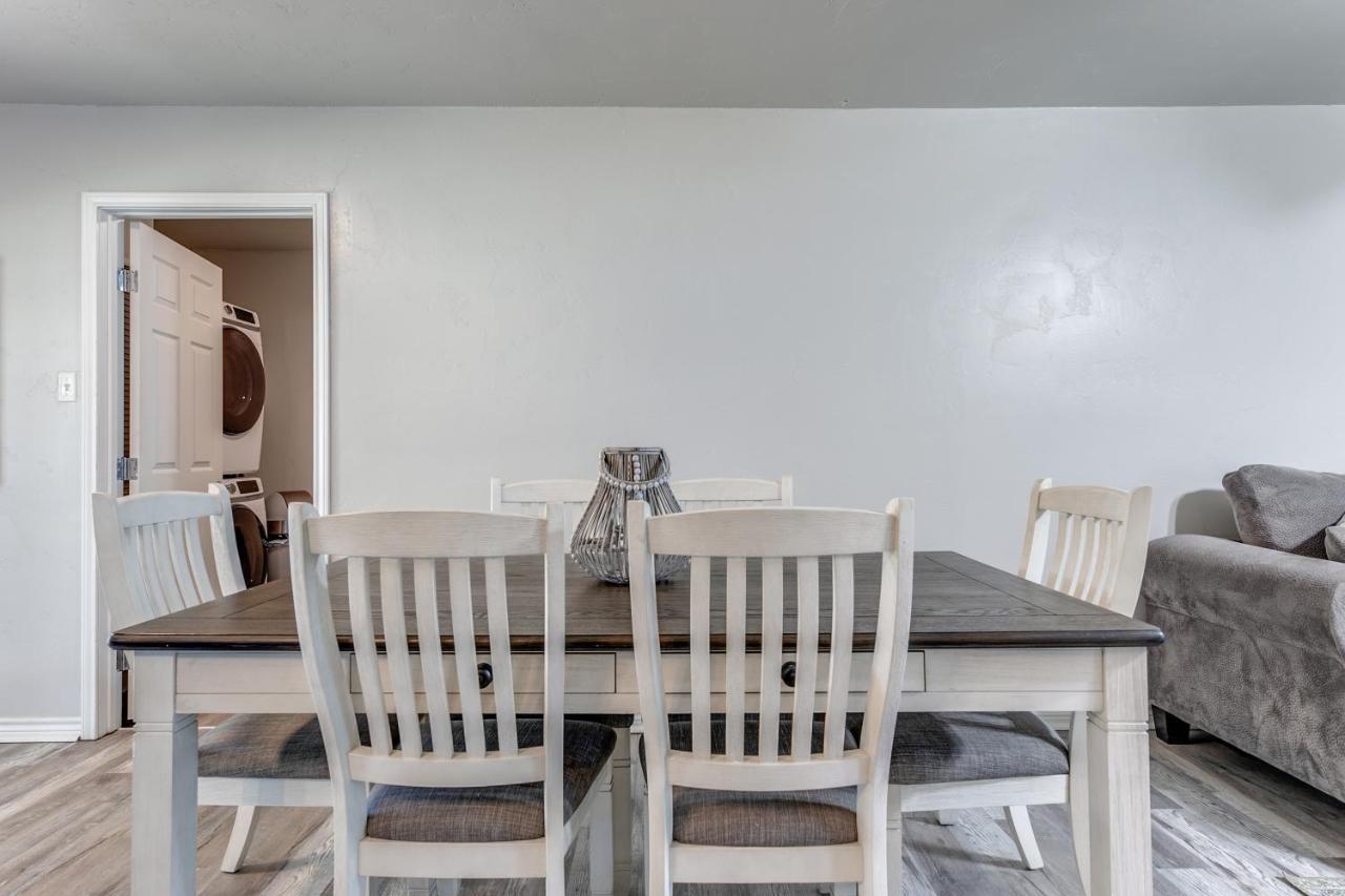 Holiday home Cozy 4 Bedroom Blocks To Main Street And Wineries Fredericksburg