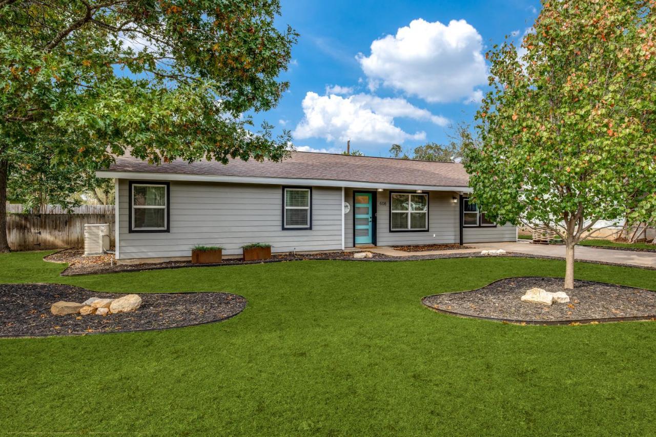 Cozy 4 Bedroom Blocks To Main Street And Wineries Holiday home Fredericksburg