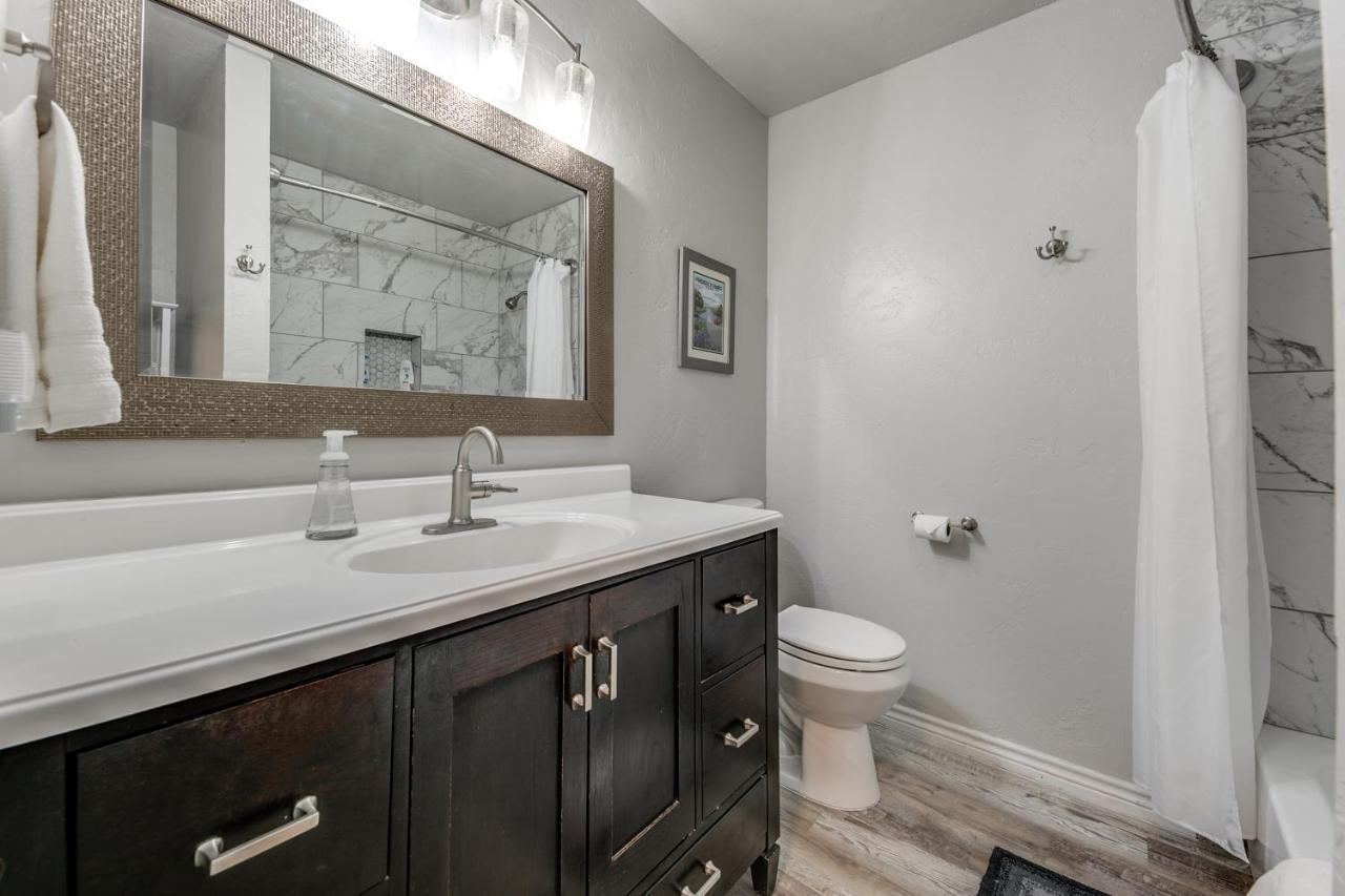 Cozy 4 Bedroom Blocks To Main Street And Wineries Holiday home *