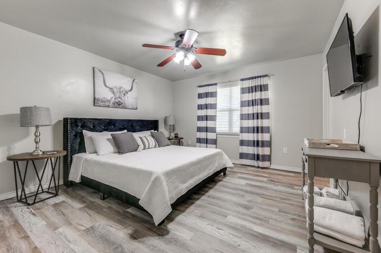 Cozy 4 Bedroom Blocks To Main Street And Wineries Holiday home *