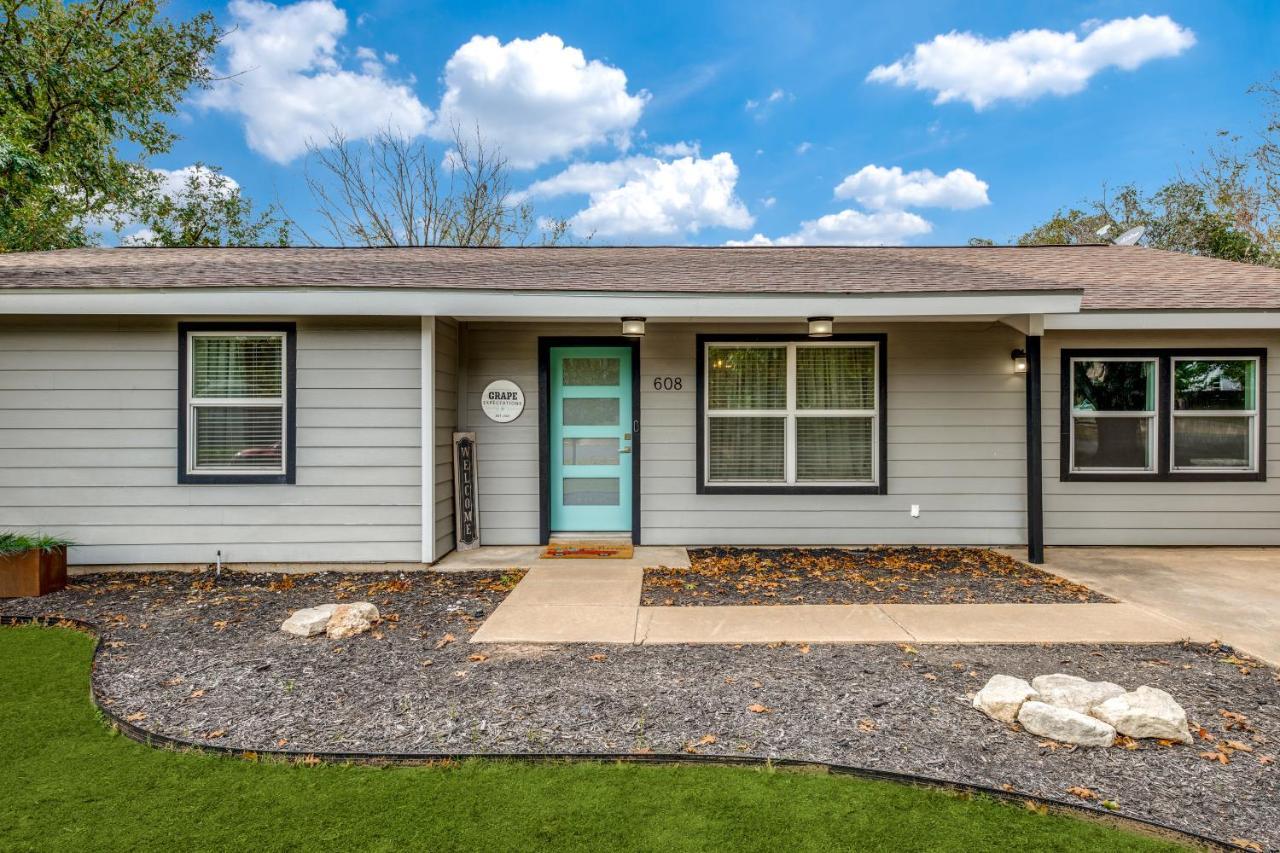 Cozy 4 Bedroom Blocks To Main Street And Wineries Fredericksburg